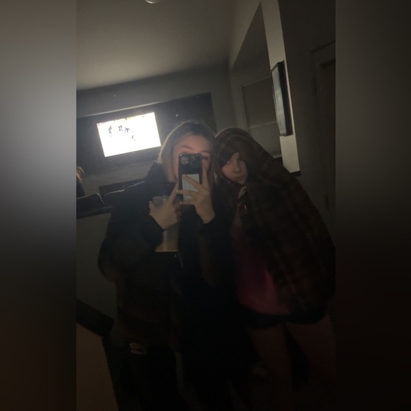 Meet your Posher, Tahya - Picture 1 of 2